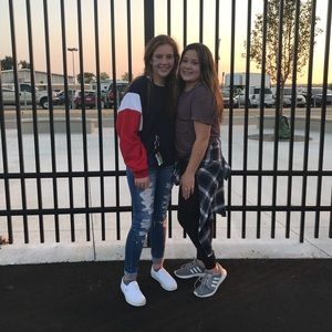 Meet your Posher, Avaava